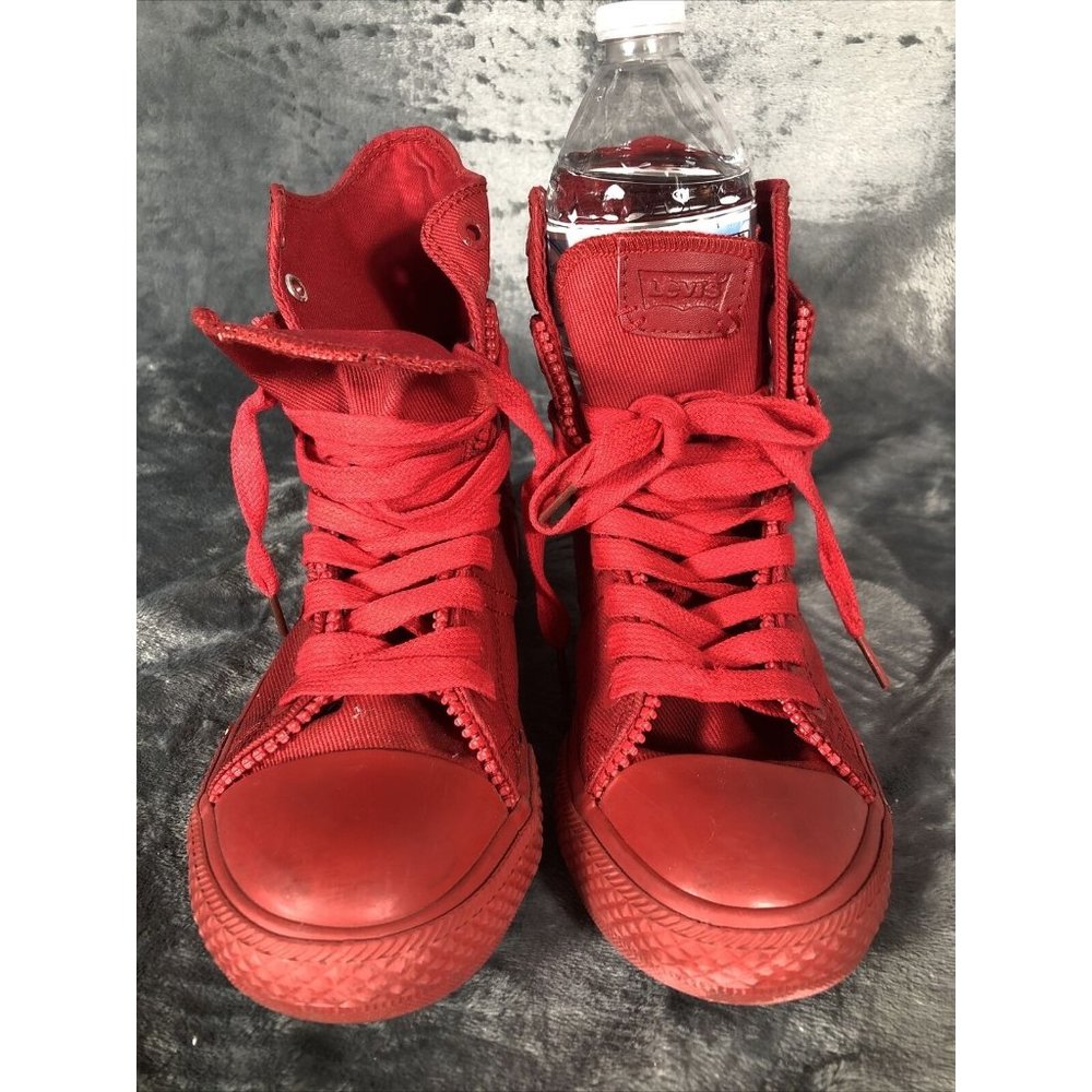 Levi’s red high top shoes kids size 5 Unisex sneaker